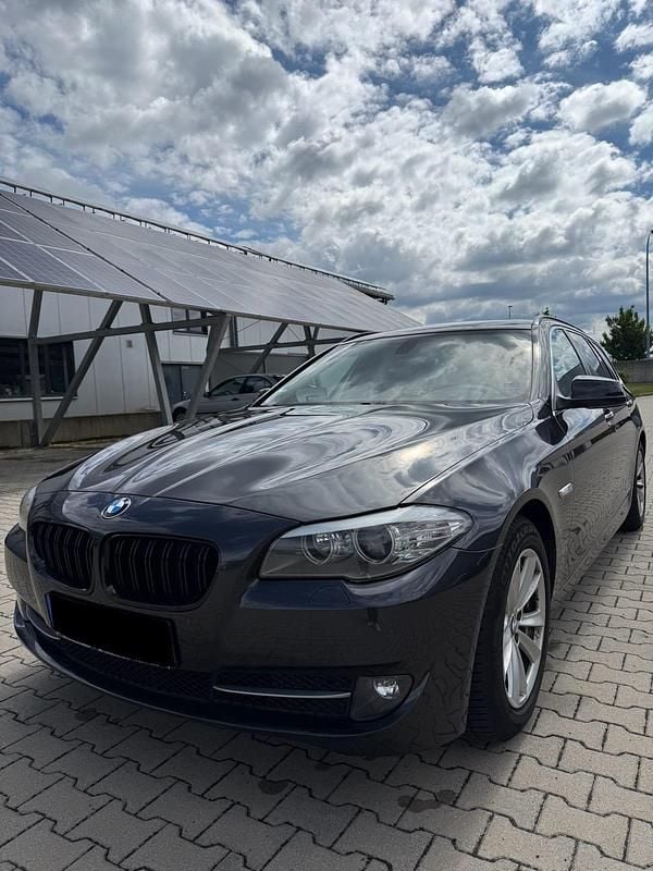 Schwarz Gebraucht 2011 BMW 520 Kombi | 8.750 € (Guter Preis) - Bild 1/4