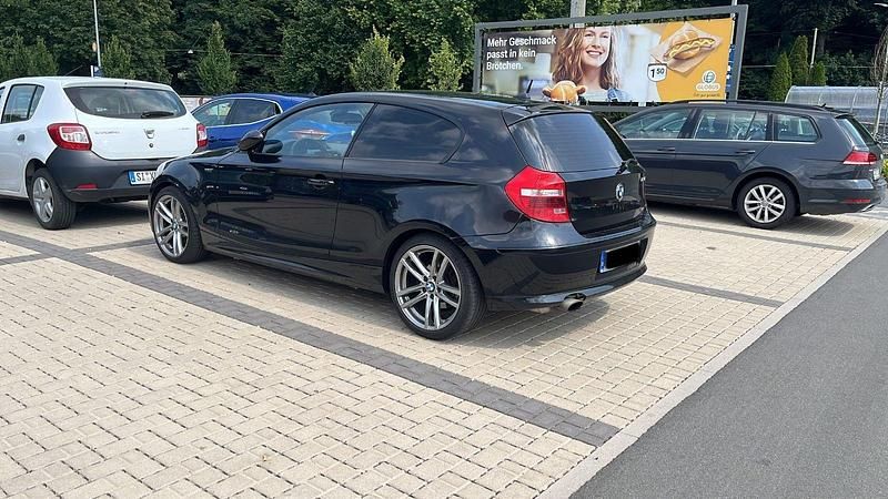 Schwarz Gebraucht 2009 BMW 120 Coupé Coupé | 5.500 € (Superpreis) - Bild 1/4