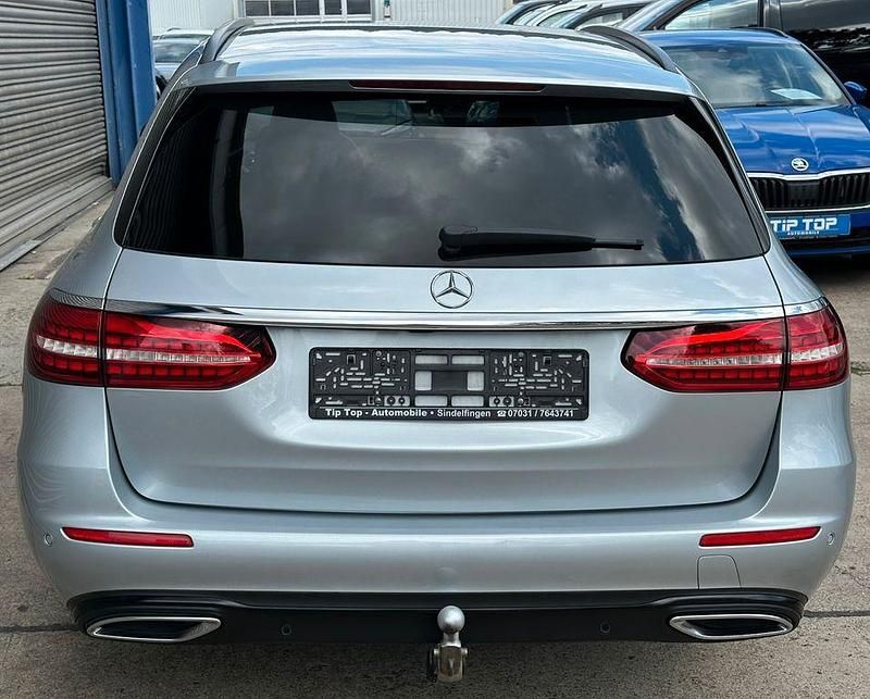 Gebraucht Mercedes E220 200 PS (147 kW) 2022 Silber Limousine