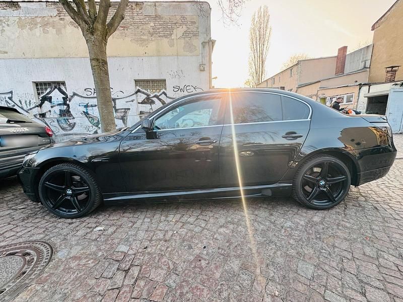 Second-hand BMW 523 2006 Negru Berlinǎ