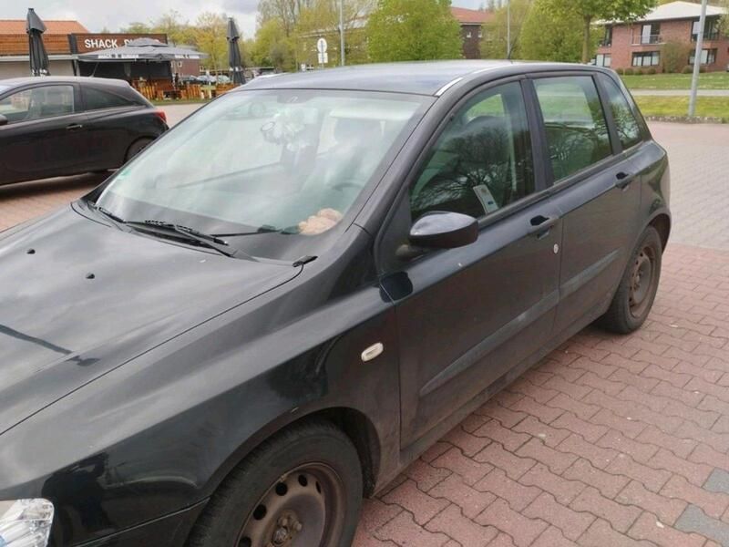 Schwarz Gebraucht 2005 Fiat Stilo Limousine | 600 € (Guter Preis) - Bild 1/4