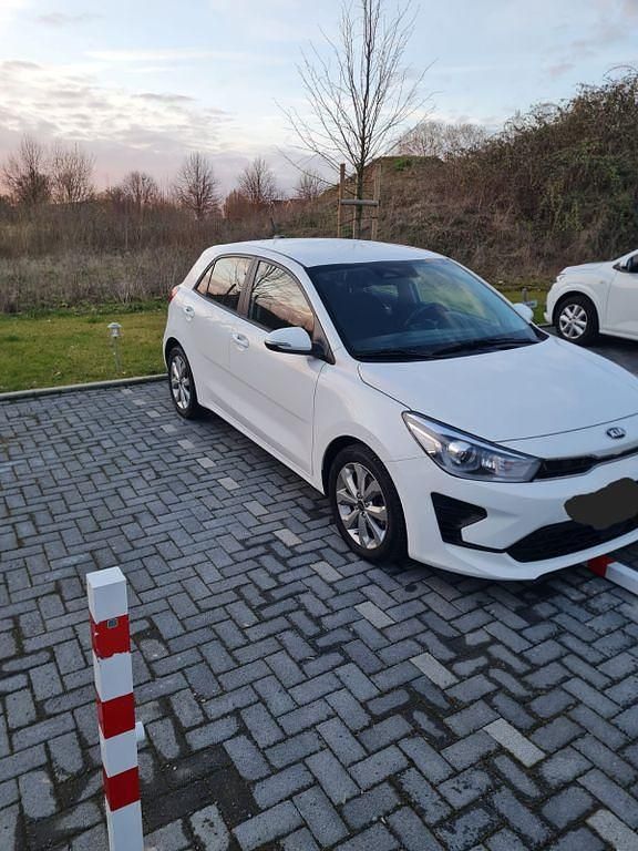 Gebraucht Kia Rio Vision 84 PS (61 kW) 2022 Weiß Limousine