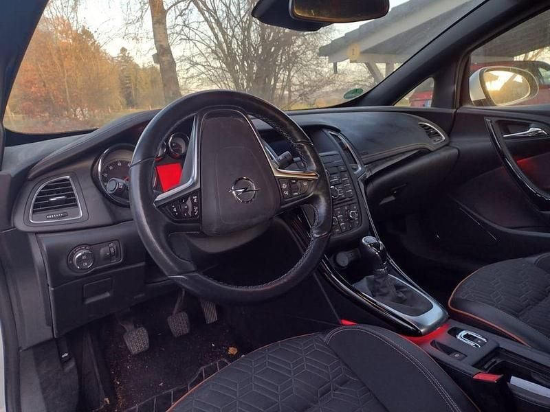 Gebraucht Opel Cascada Innovation 120 PS (88 kW) 2015 Weiß Cabrio