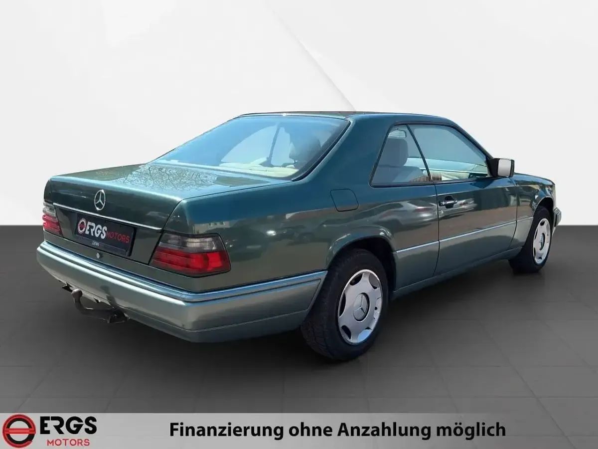 Gebraucht Mercedes E220 150 PS (110 kW) 1994 Grün Coupé