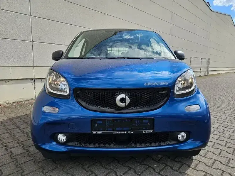 Gebraucht Smart ForTwo Electric Drive Passion 60 kW (82 PS) 2018 Tridionsicherheitszelle schwarz, cbsfarbe blau galaxy Kleinwagen