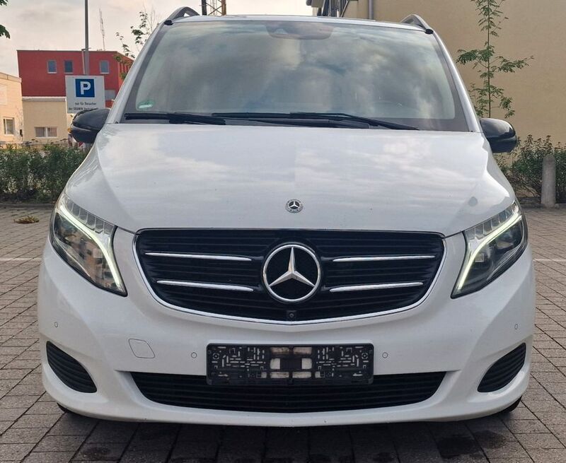 Weiß Gebraucht 2018 Mercedes V250 Van / Kleinbus | 35.490 € (Fairer Preis) - Bild 1/4