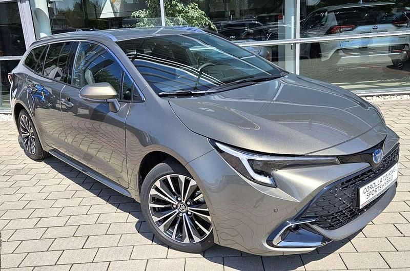 Manganbronze metallic Neu 2025 Toyota Corolla Kombi | 34.990 € - Bild 1/4