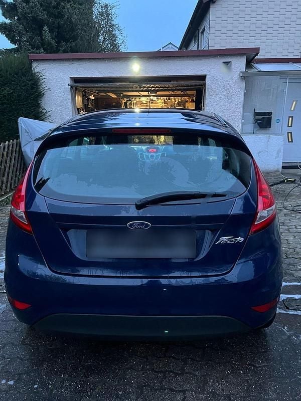 Gebraucht Ford Fiesta Ambiente 60 PS (44 kW) 2009 Blau Kleinwagen