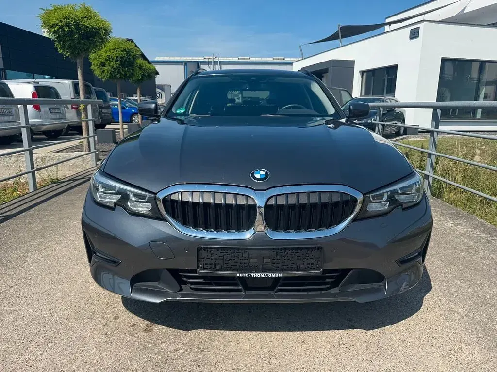 Gebraucht BMW 320 Advantage 190 PS (139 kW) 2021 Grau Kombi