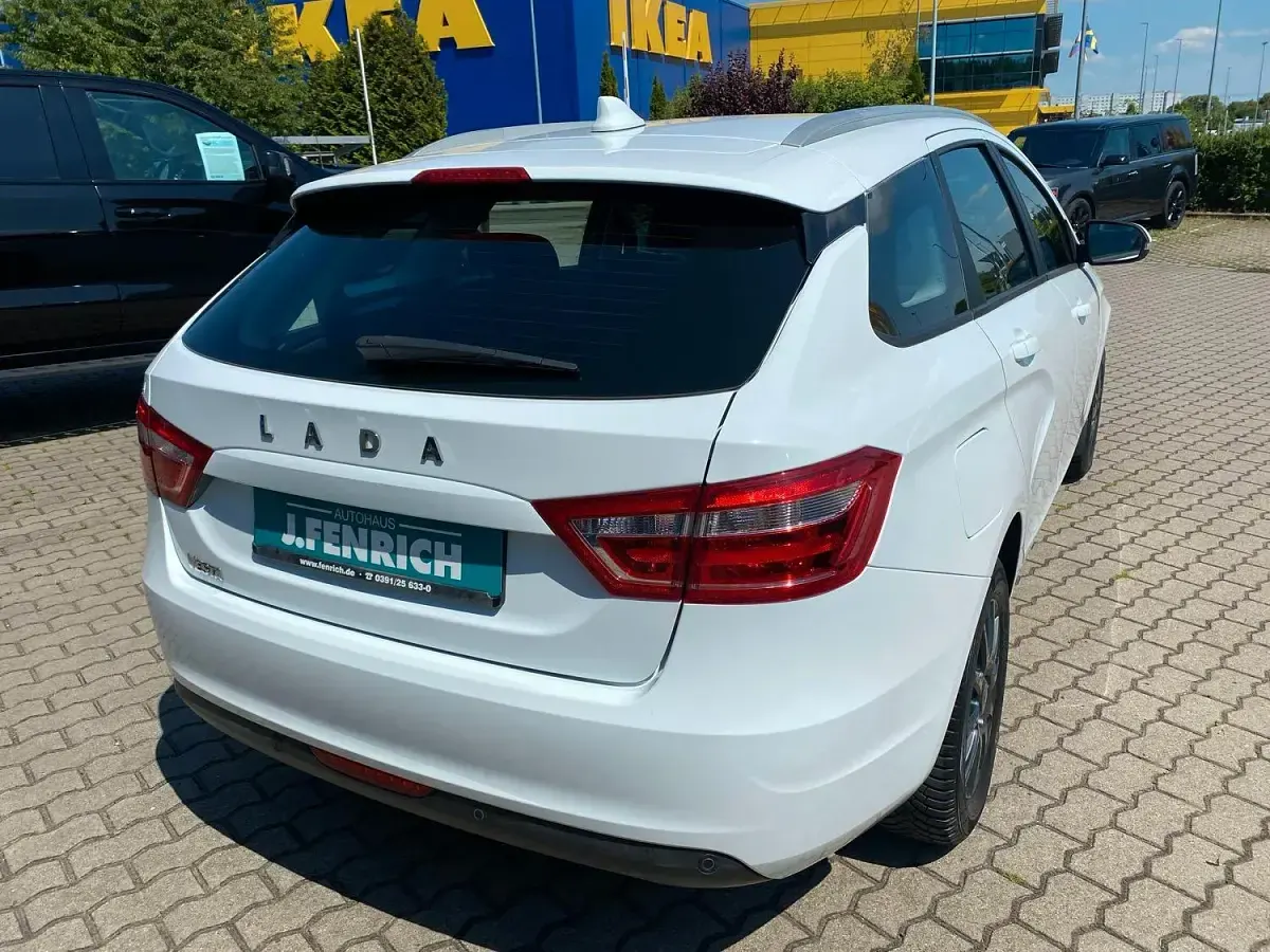 Gebraucht Lada Vesta 106 PS (77 kW) 2019 Weiß Kombi