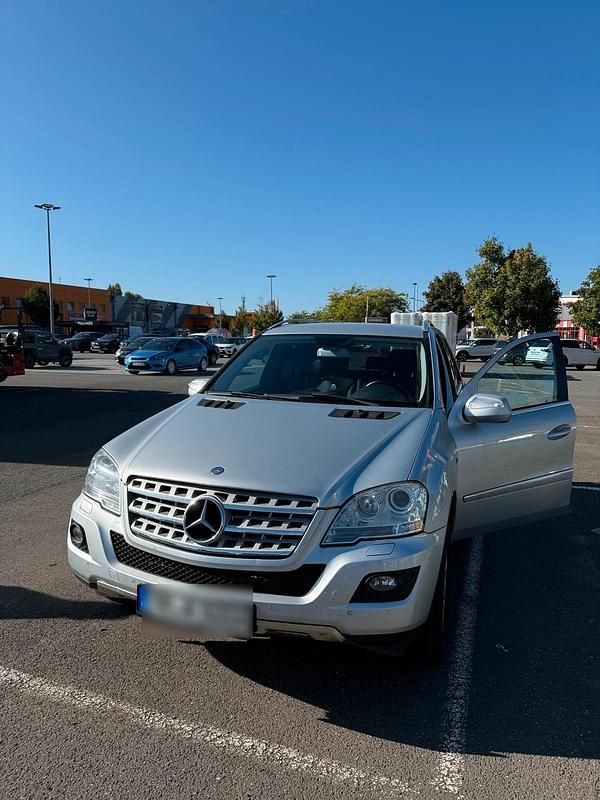 Silber Gebraucht 2009 Mercedes ML300 SUV | 11.000 € - Bild 1/4
