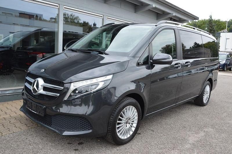 Graphitgrau Gebraucht 2020 Mercedes V220 Edition Van / Kleinbus | 34.900 € (Fairer Preis) - Bild 1/4