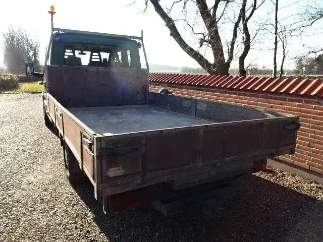 Second-hand Iveco 35.12 120 CP (88 kW) 2005 Verde Van