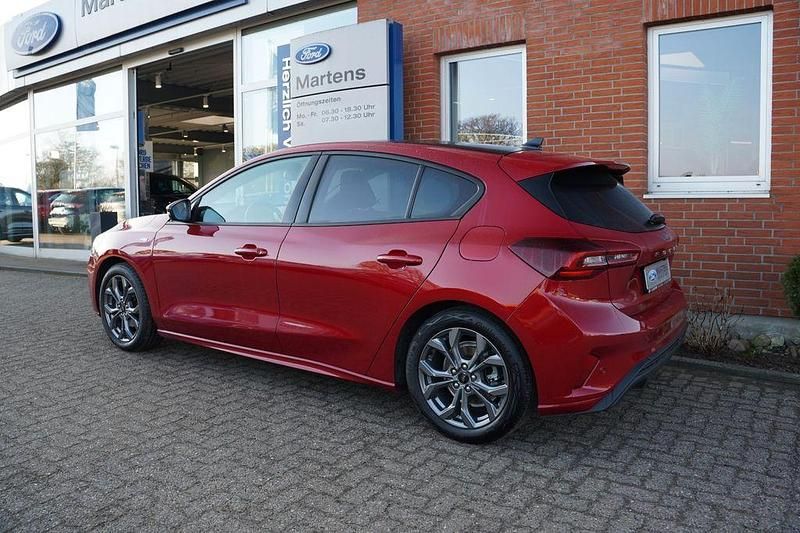 Gebraucht Ford Focus ST-Line 155 PS (114 kW) 2023 Rot Limousine
