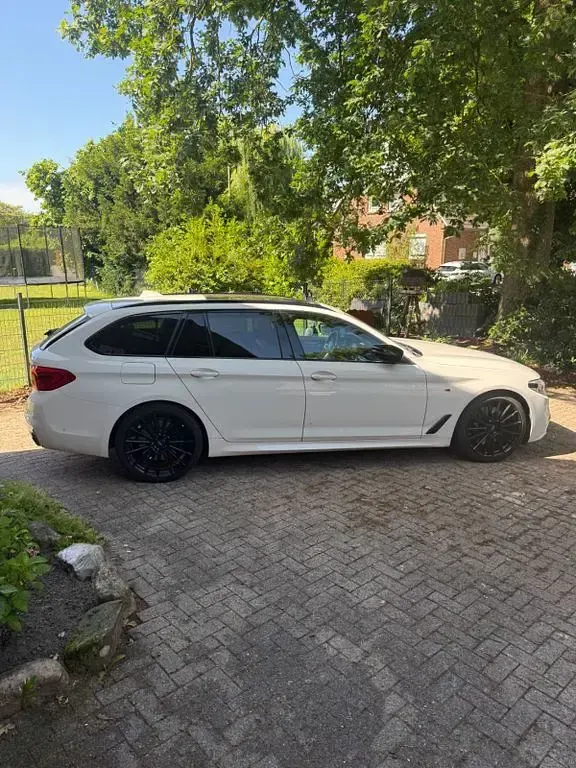 Gebraucht BMW M550 Performance 400 PS (294 kW) 2018 Weiß Limousine