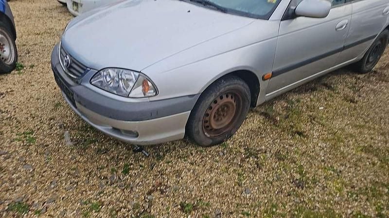 Gebraucht Toyota Avensis Sol 150 PS (110 kW) 2002 Grau Kombi