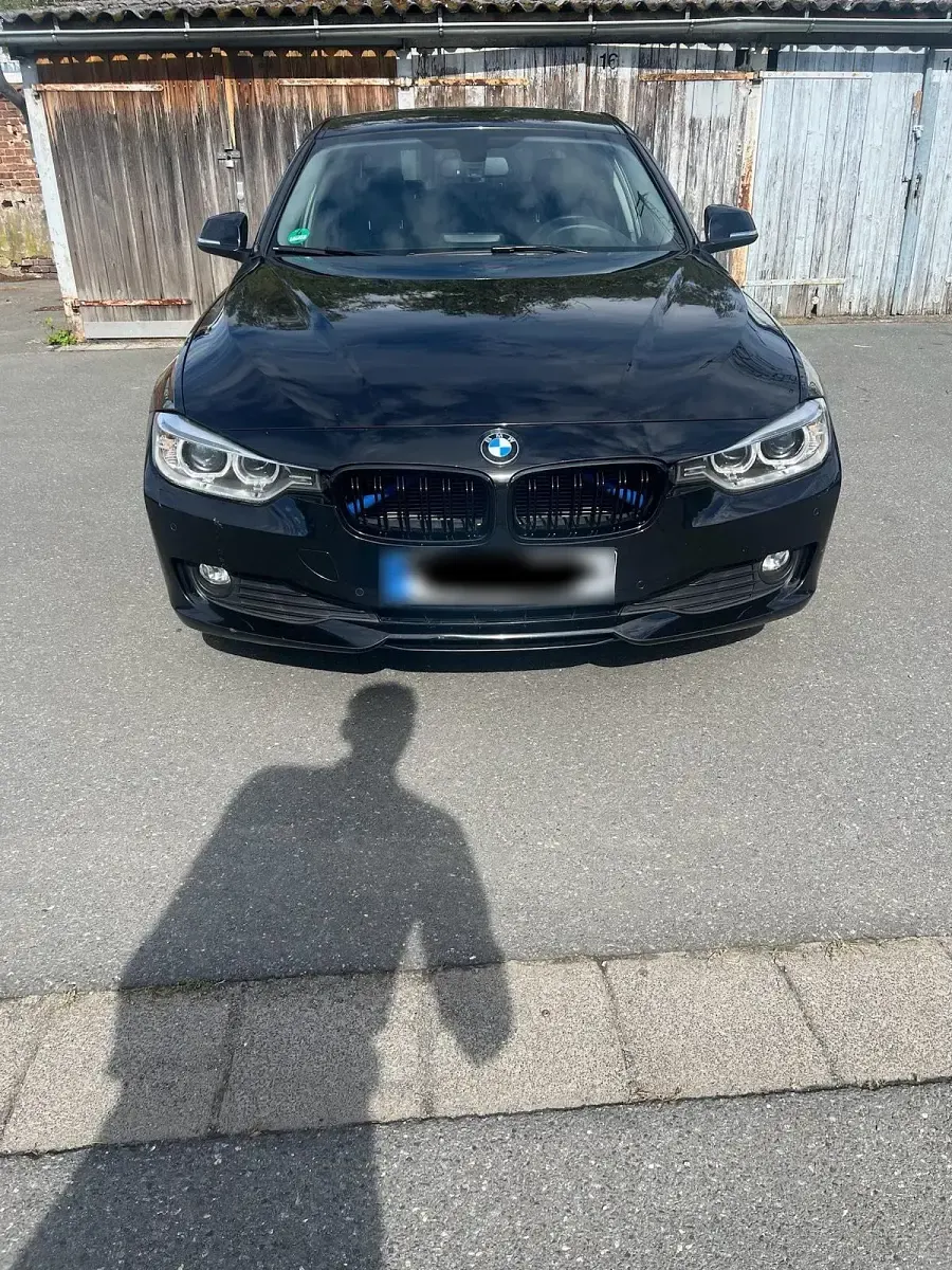 Gebraucht BMW 318 143 PS (105 kW) 2014 Schwarz Limousine