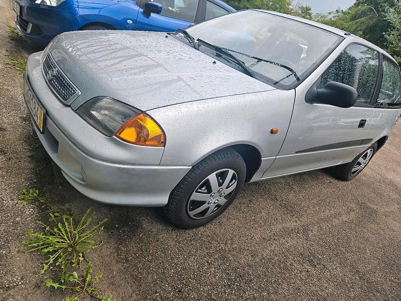 Silber Gebraucht 2002 Suzuki Swift GLS Kleinwagen | 1.900 € (Fairer Preis) - Bild 1/4