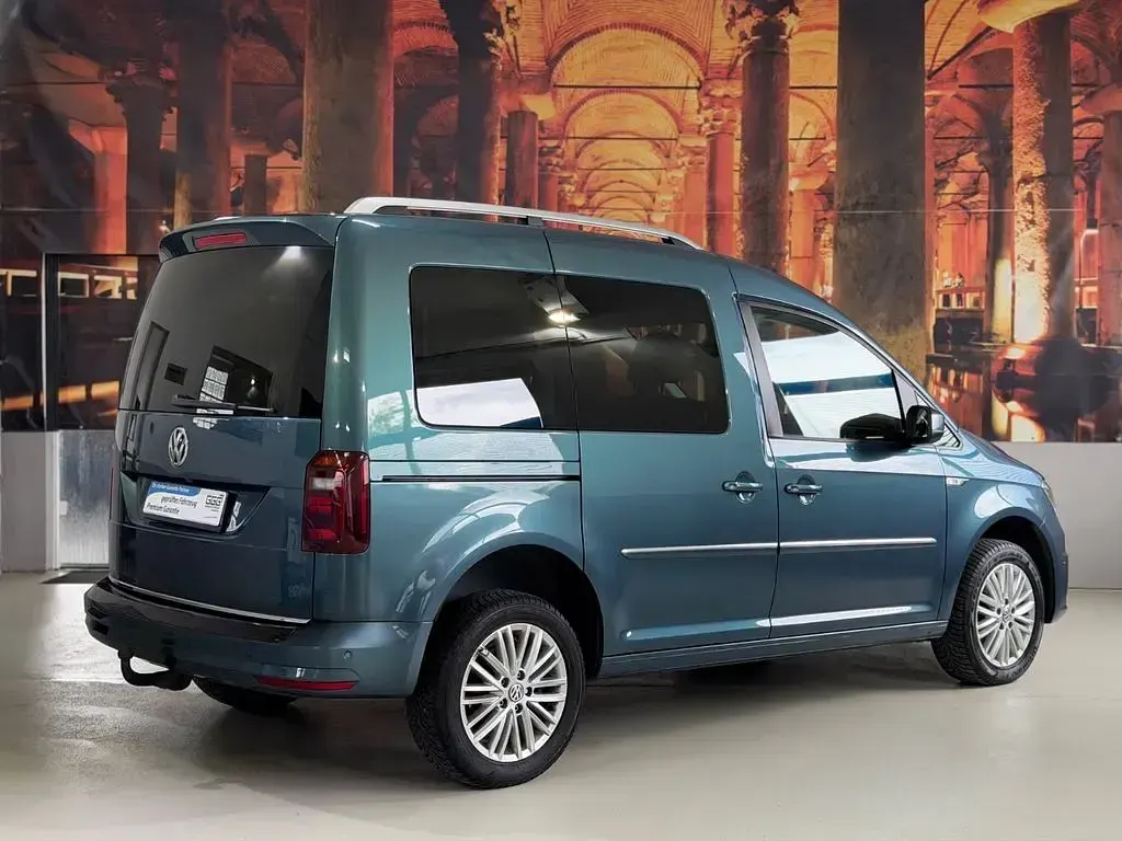 Gebraucht VW Caddy Highline 150 PS (110 kW) 2016 Grün Van / Kleinbus