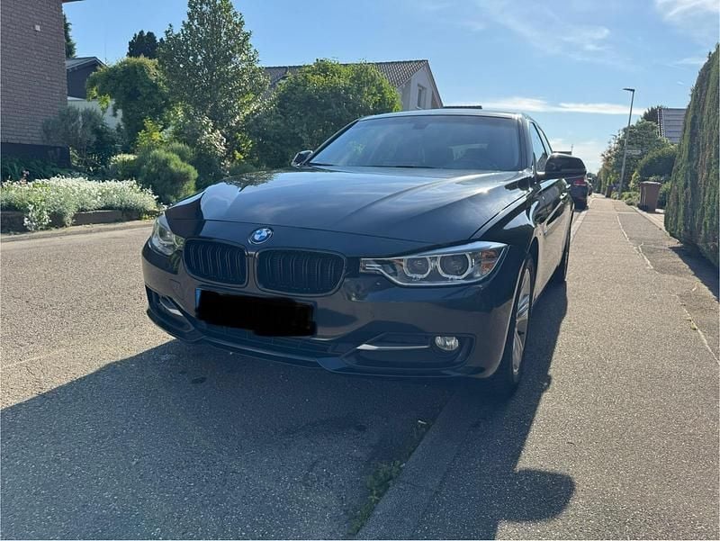 Schwarz Gebraucht 2013 BMW 320 Sport Line Kombi | 9.650 € (Guter Preis) - Bild 1/4