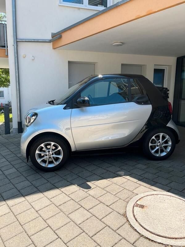 Silber Gebraucht 2017 Smart ForTwo Cabrio Cabrio | 13.800 € (Teuer) - Bild 1/4