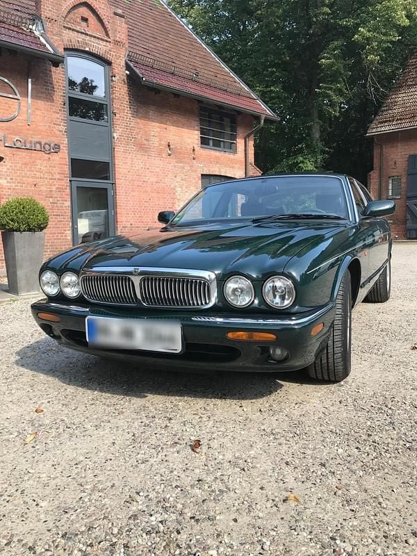 Grün Gebraucht 1998 Jaguar XJ Limousine | 8.999 € (Etwas zu teuer) - Bild 1/4