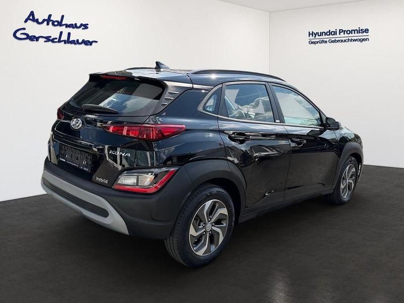Gebraucht Hyundai Kona Select 141 PS (103 kW) 2021 Schwarz SUV