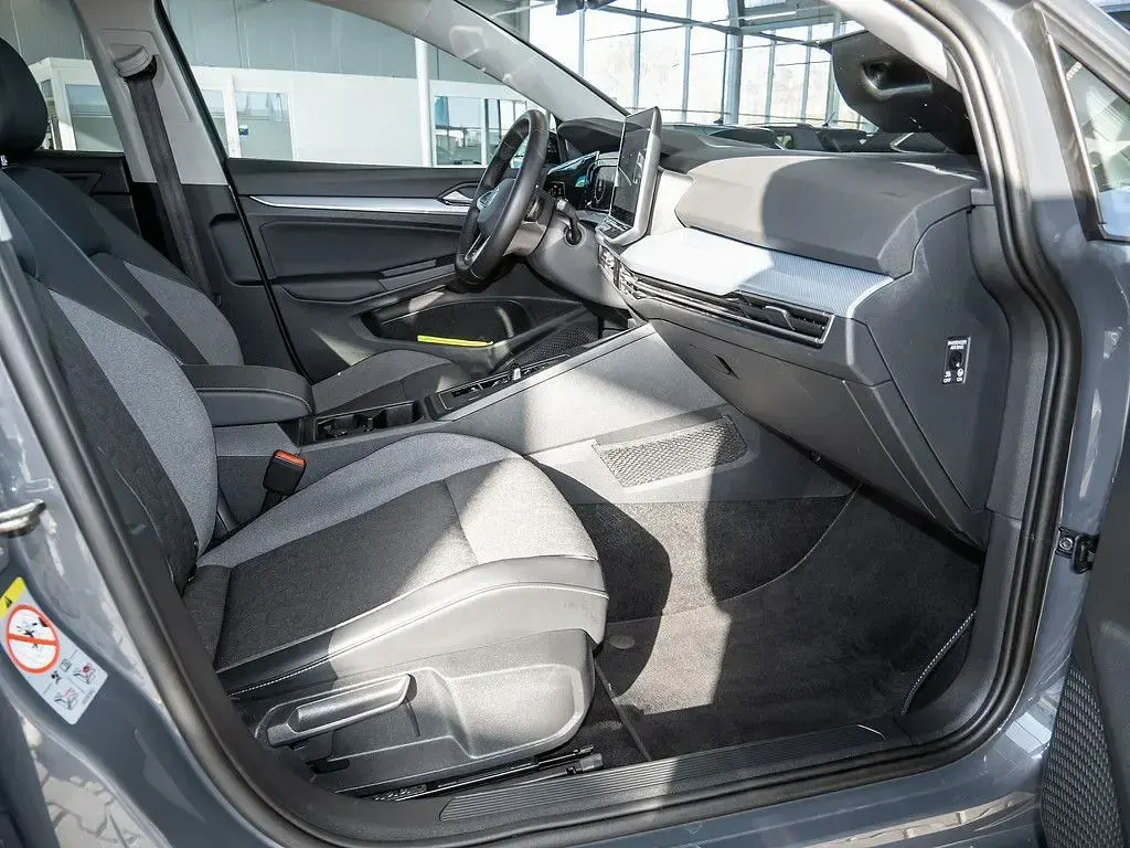 Gebraucht VW Golf VIII Goal 150 PS (110 kW) 2025 Grau / delfingrau Limousine