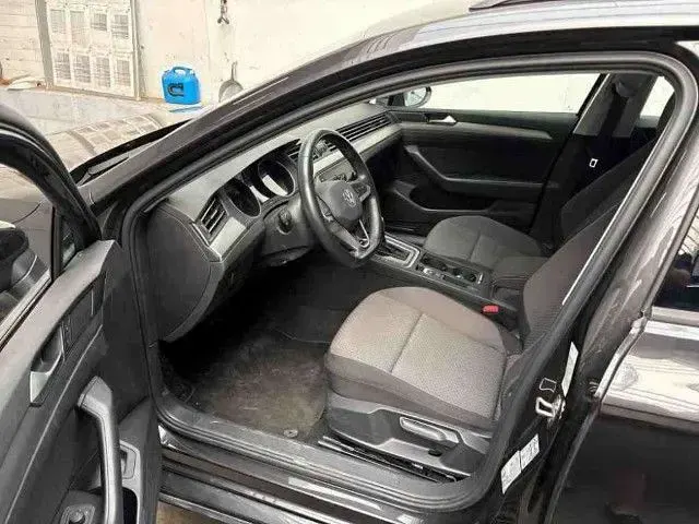 Gebraucht VW Passat Conceptline 122 PS (89 kW) 2023 Grau Kombi