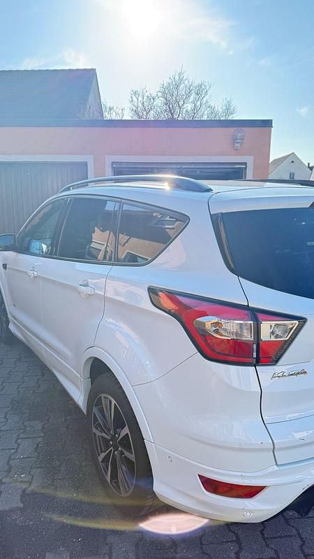 Gebraucht Ford Kuga ST-Line 180 PS (132 kW) 2019 Weiß SUV