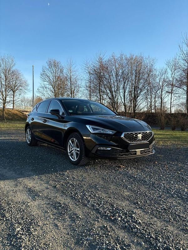 Gebraucht Seat Leon Style 131 PS (96 kW) 2021 Schwarz Limousine