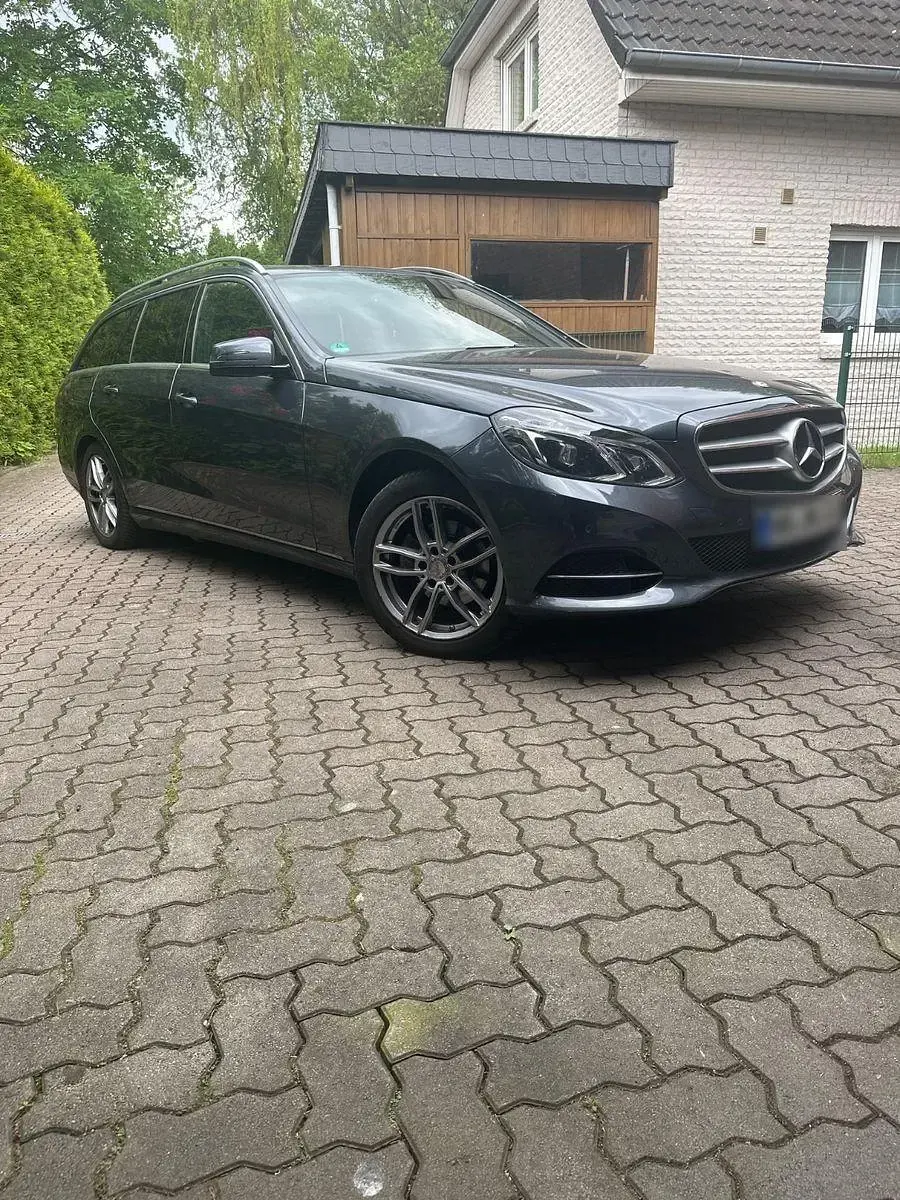 Usado Mercedes E220 Avantgarde 194 CV (142 kW) 2017 Gris Familiar
