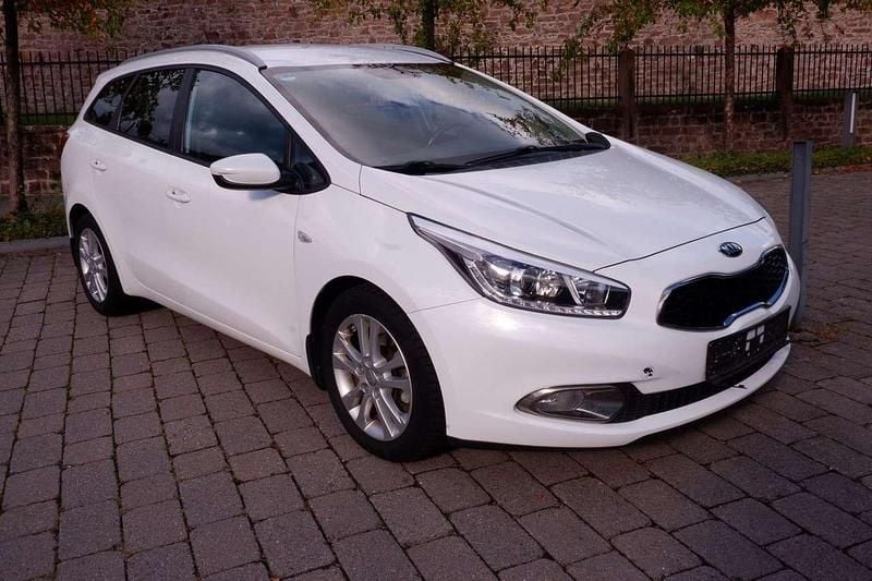 Gebraucht Kia Ceed 128 PS (94 kW) 2015 Weiß Kleinwagen