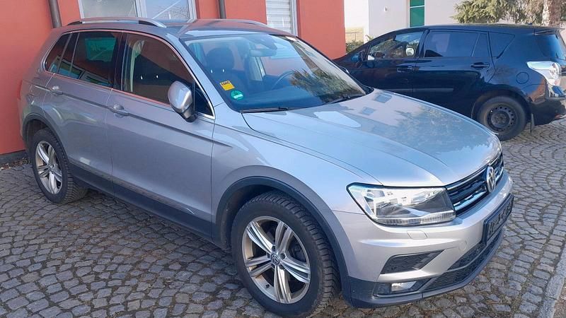Grau Gebraucht 2018 VW Tiguan SUV | 18.450 € (Superpreis) - Bild 1/4
