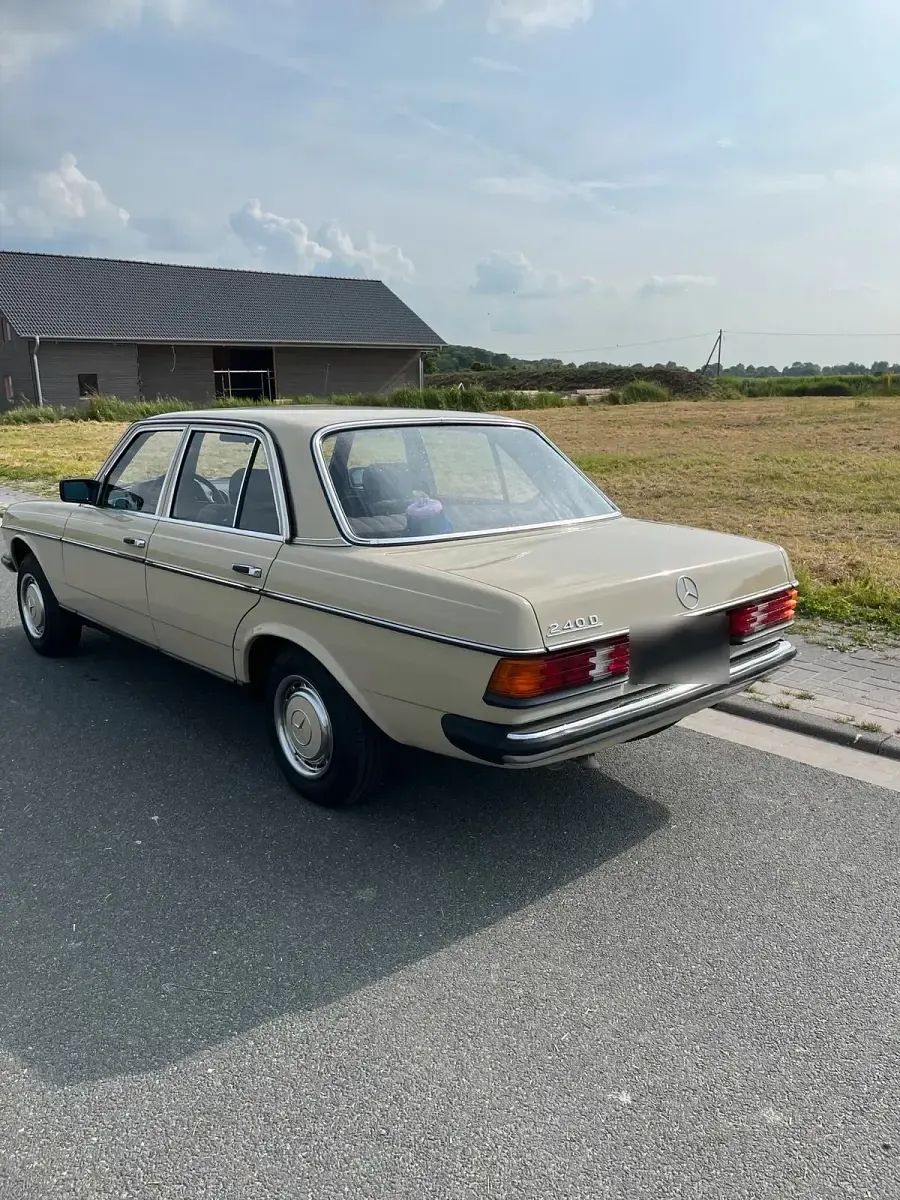 Gebraucht Mercedes 240 72 PS (52 kW) 1984 Limousine
