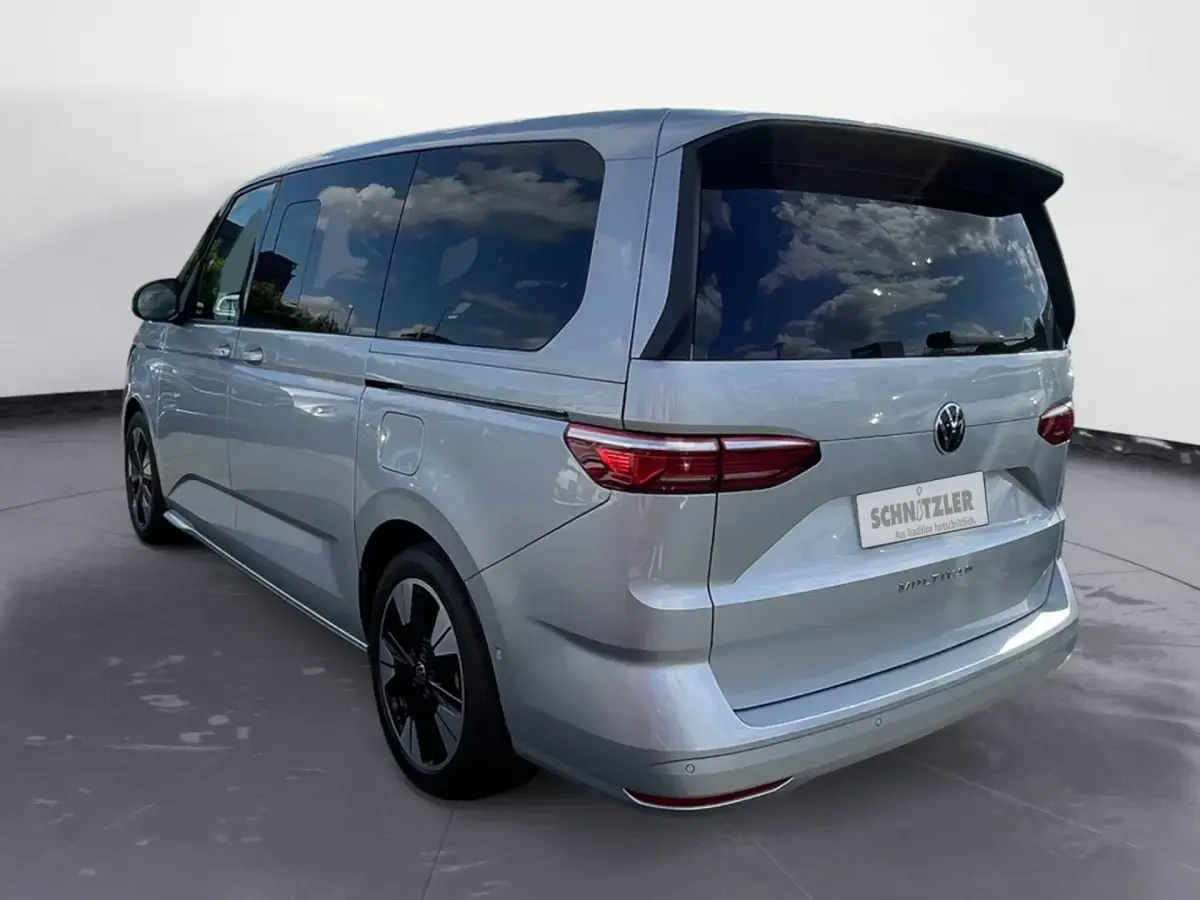 Gebraucht VW Multivan Life 150 PS (110 kW) 2025 Silber Van / Kleinbus