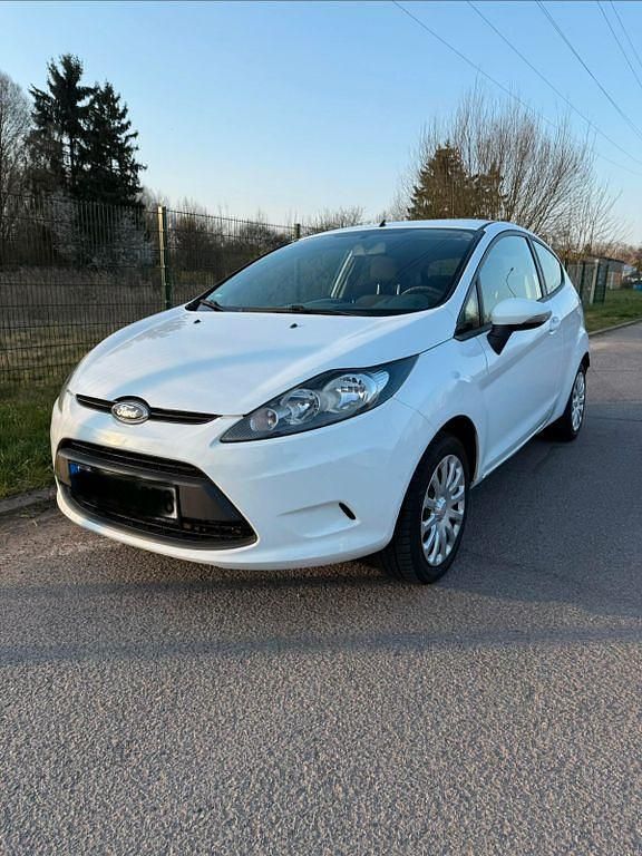 Gebraucht Ford Fiesta Trend 82 PS (60 kW) 2011 Weiß Kleinwagen
