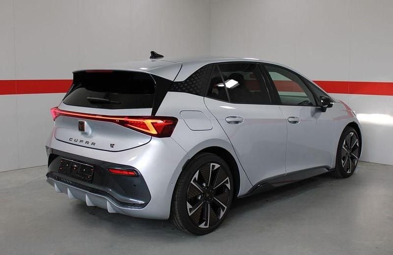 Neu Cupra Born VZ 239 kW (326 PS) 2026 Silber Kleinwagen