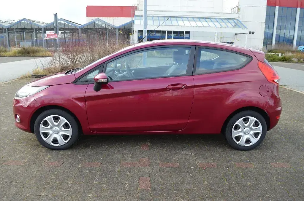 Gebraucht Ford Fiesta Champions Edition 60 PS (44 kW) 2012 Rot Limousine