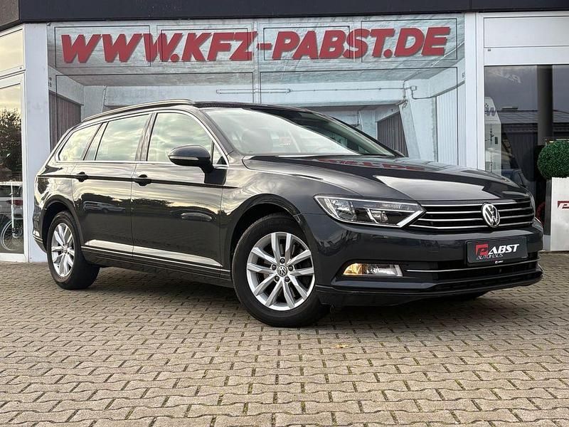 Grau Gebraucht 2017 VW Passat Kombi | 16.490 € (Fairer Preis) - Bild 1/4
