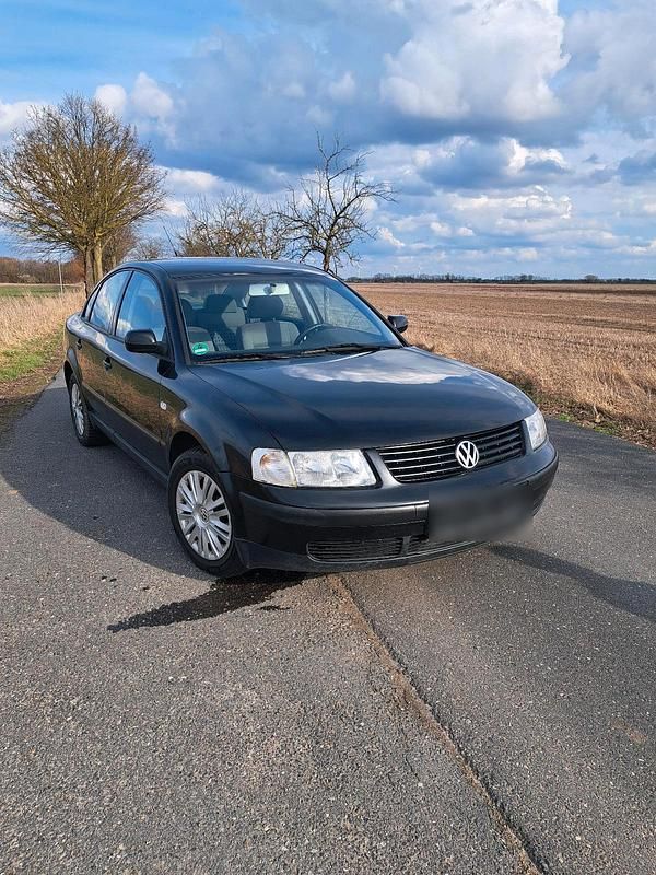 Gebraucht VW Passat 105 PS (77 kW) 2001 Schwarz Limousine