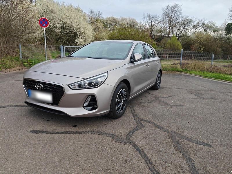Gebraucht Hyundai i30 Style 99 PS (72 kW) 2018 Beige Limousine