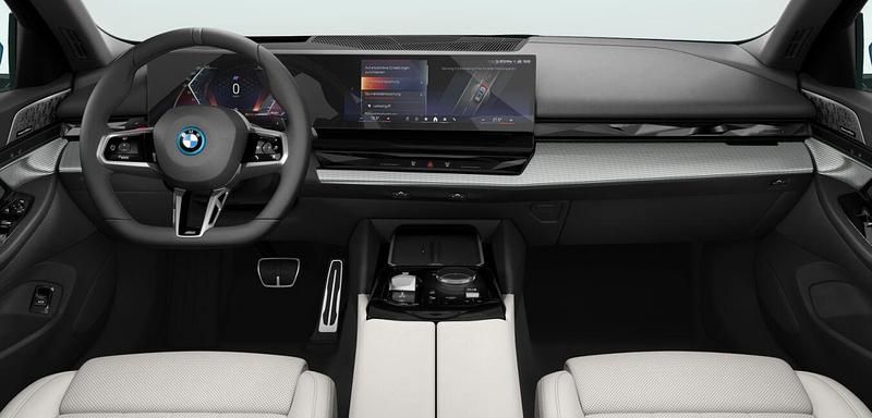 Gebraucht BMW 550e Comfort Edition 489 PS (359 kW) 2025 Blau Kombi