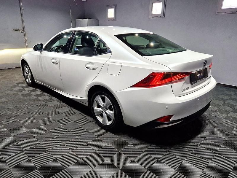 Gebraucht Lexus IS300h 223 PS (164 kW) 2019 Weiß Limousine