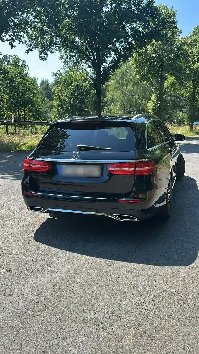 Gebraucht Mercedes E220 AMG line 194 PS (142 kW) 2018 Schwarz Kombi