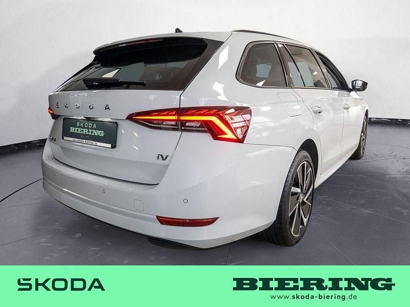 Gebraucht Skoda Octavia Clever 204 PS (150 kW) 2022 Weiß Kombi