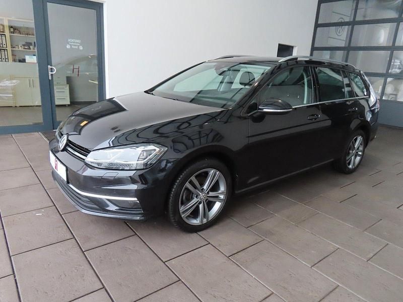Schwarz Gebraucht 2020 VW Golf VII Highline Kombi | 10.985 € (Superpreis) - Bild 1/4