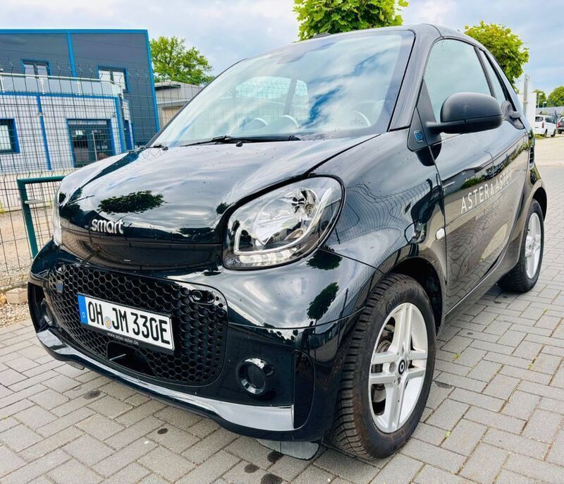 Schwarz Gebraucht 2020 Smart ForTwo Electric Drive Cabrio | 9.900 € (Guter Preis) - Bild 1/4