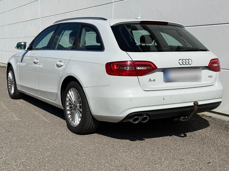 Gebraucht Audi A4 150 PS (110 kW) 2015 Weiß Kombi
