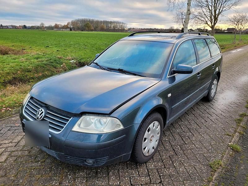 Blau Gebraucht 2002 VW Passat Kombi | 800 € (Superpreis) - Bild 1/4